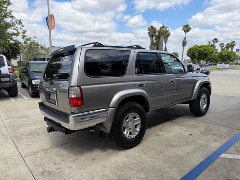Used 2002 Toyota 4Runner SR5 image 11