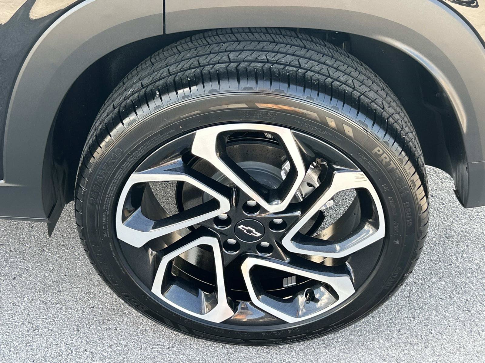 Used 2025 Chevrolet Trax RS w/ Sunroof Package FWD image 16