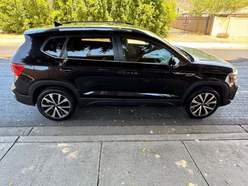 Used 2024 Volkswagen Taos SE FWD image 6