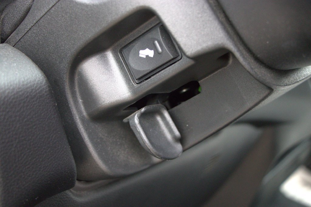 Used 2025 RAM 2500 Laramie w/ Safety Group AWD/4WD image 32