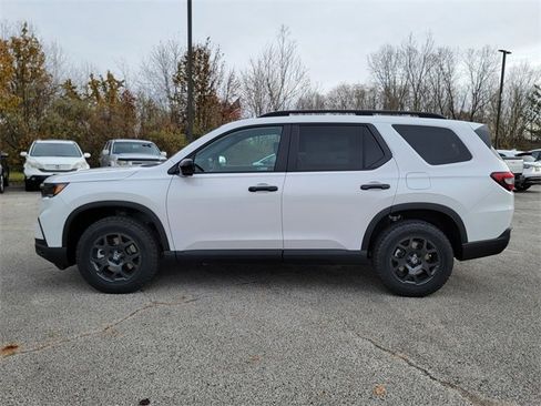 New 2025 Honda Pilot TrailSport image 3
