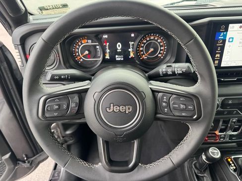 Used 2025 Jeep Wrangler Unlimited Rubicon image 20