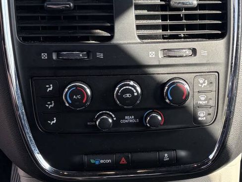 Used 2016 Dodge Grand Caravan SE FWD image 9