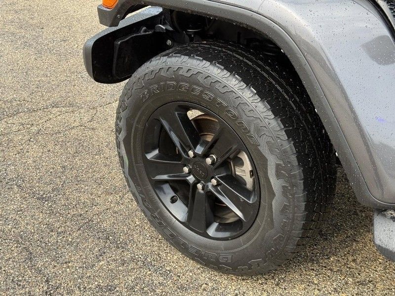 Used 2021 Jeep Wrangler Unlimited Sahara AWD/4WD image 10