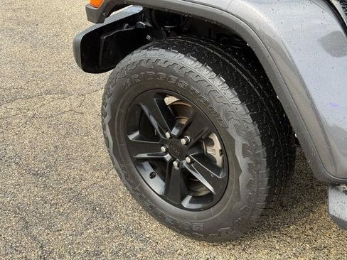 Used 2021 Jeep Wrangler Unlimited Sahara AWD/4WD image 10