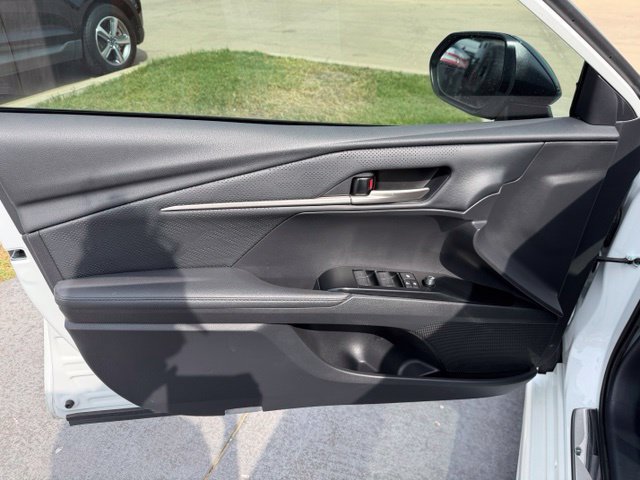 Used 2025 Toyota Camry XSE FWD image 9