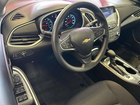 Used 2025 Chevrolet Malibu LT FWD image 13