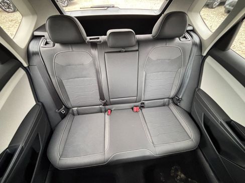 Used 2025 Volkswagen Taos SE image 38