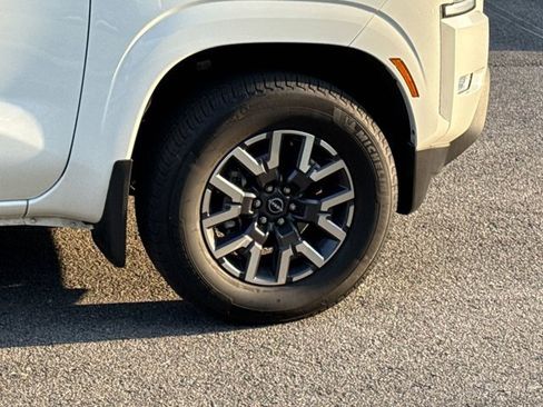 Used 2024 Nissan Frontier SL w/ Technology Package image 34