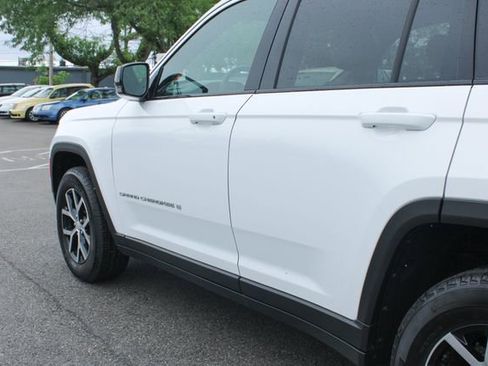 Used 2025 Jeep Grand Cherokee Limited AWD/4WD image 47