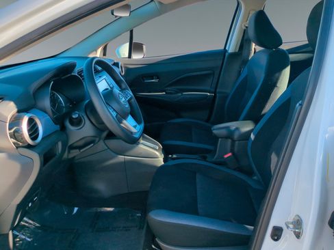 Used 2023 Nissan Versa SV image 9