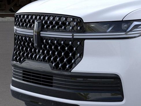 New 2025 Lincoln Navigator L Black Label image 17