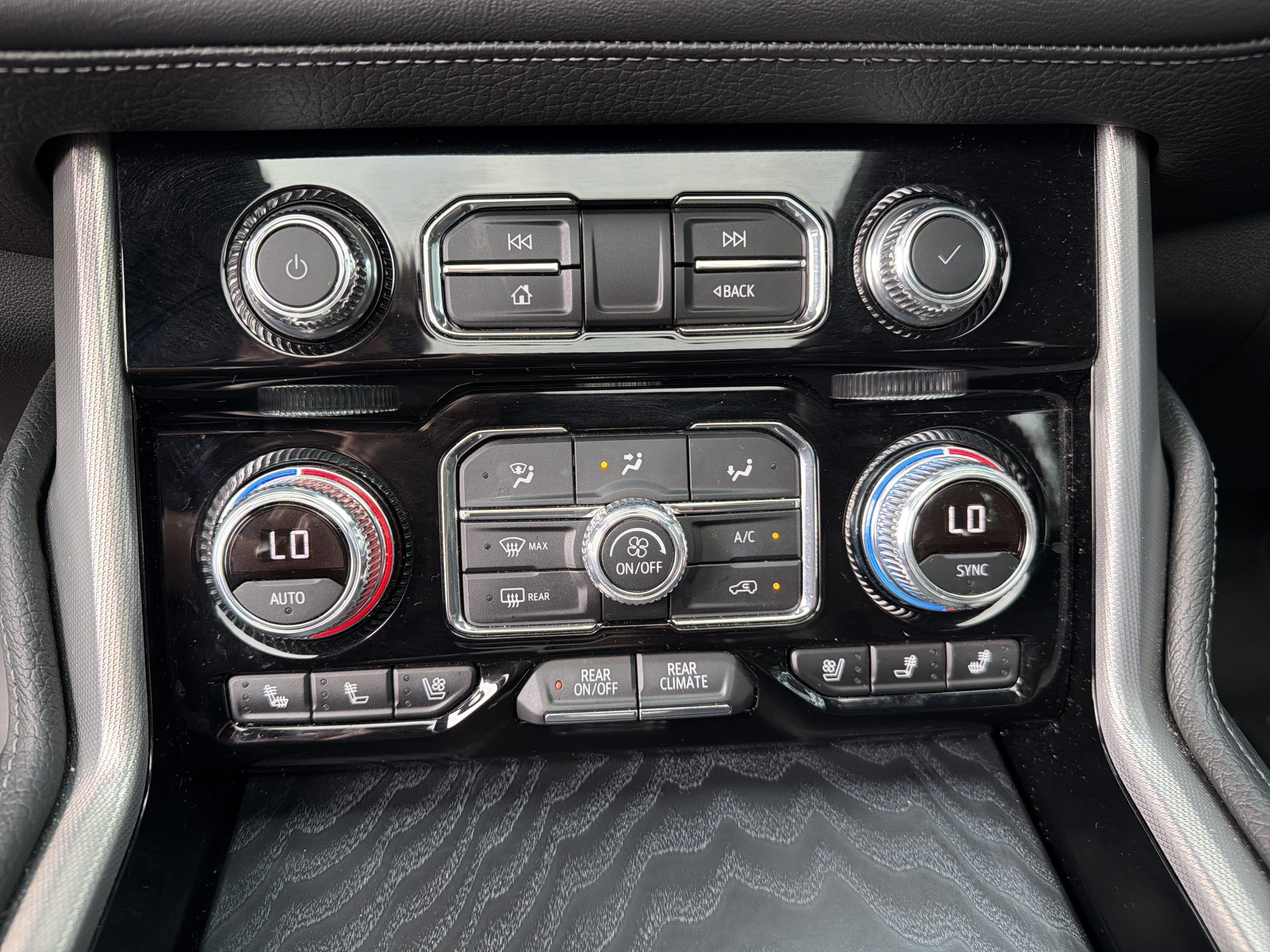 Used 2022 GMC Yukon Denali RWD image 27
