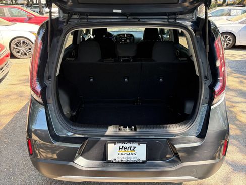 Used 2025 Kia Soul LX w/ LX Technology Package FWD image 29