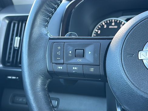 Used 2023 Nissan Pathfinder SL image 30