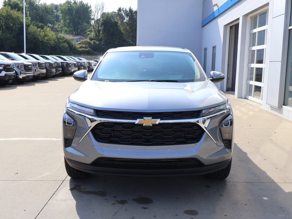 New 2026 Chevrolet Trax LS w/ LS Convenience Package FWD image 5