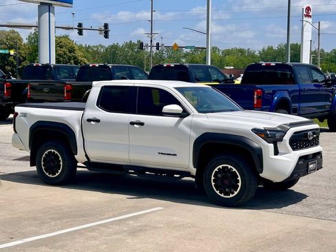 Used 2024 Toyota Tacoma TRD Off-Road AWD/4WD image 7