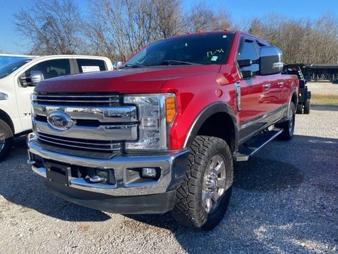 Used 2017 Ford F250 Lariat w/ Chrome Package image 6