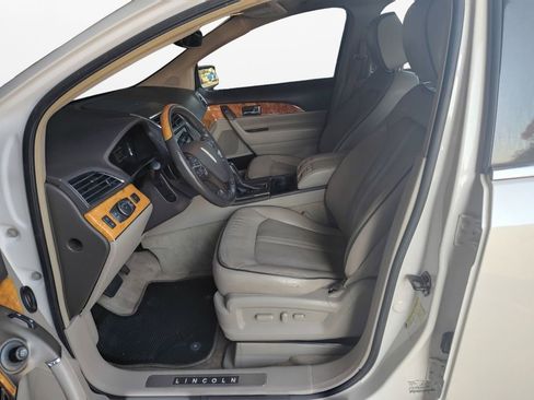 Used 2013 Lincoln MKX FWD image 18