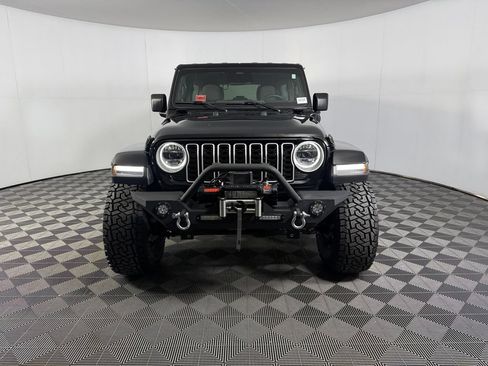 Used 2025 Jeep Wrangler Unlimited Sahara AWD/4WD image 4