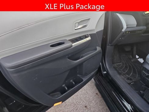 Used 2023 Toyota Sienna XLE w/ XLE Plus Package FWD image 5