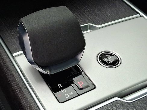 New 2026 Land Rover Range Rover Long Wheelbase SE AWD/4WD image 12