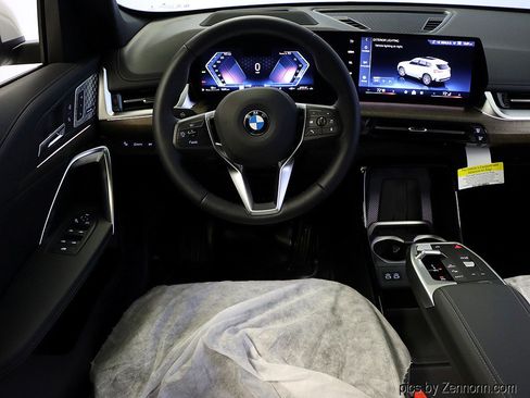 Used 2025 BMW X1 xDrive28i w/ Premium Package image 15