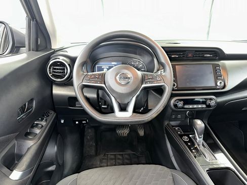 Used 2021 Nissan Kicks SV w/ Interior Electronics Package FWD image 2