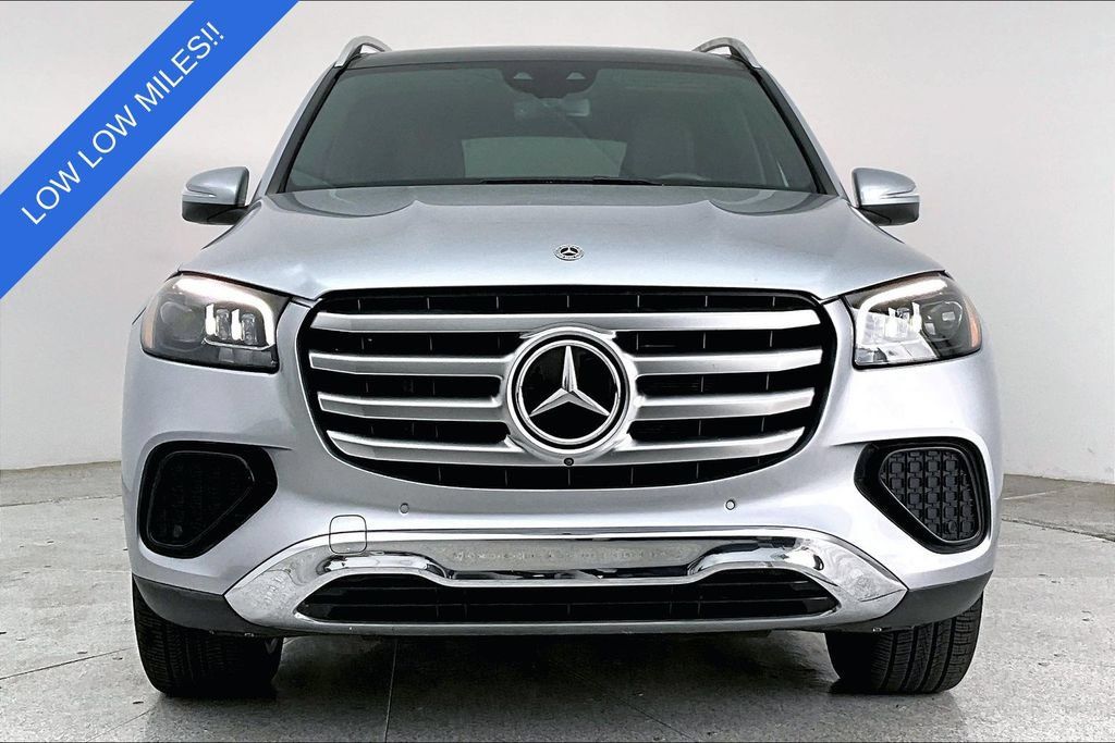 Used 2025 Mercedes-Benz GLS 450 4MATIC image 3