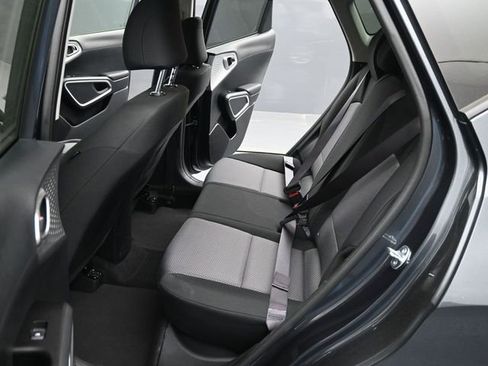 Used 2025 Kia Soul LX w/ LX Technology Package FWD image 9