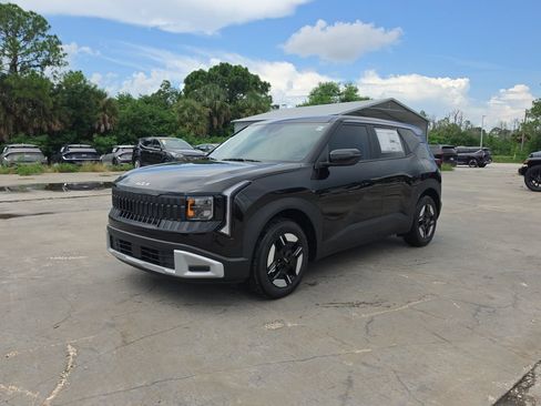 New 2027 Kia Seltos LX FWD image 4