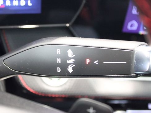 Used 2025 Chevrolet Equinox RS image 16