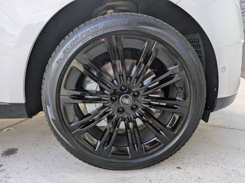 Used 2024 Land Rover Range Rover SE image 32