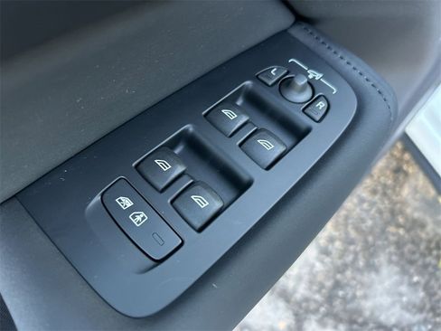 New 2026 Volvo XC60 B5 Ultra w/ Climate Package image 16