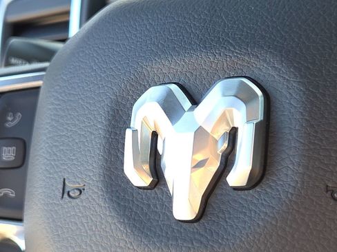 Used 2025 RAM 1500 Laramie AWD/4WD image 28