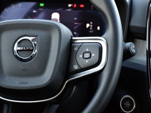 Certified 2025 Volvo XC40 B5 Plus image 21