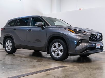 Used 2025 Toyota Highlander LE