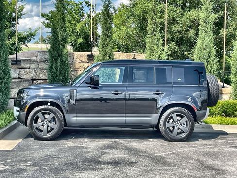 Certified 2024 Land Rover Defender 110 SE image 2