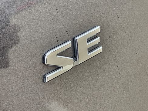 Used 2016 Toyota RAV4 SE image 12