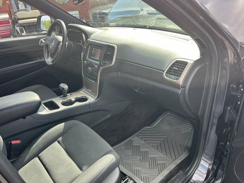 Used 2015 Jeep Grand Cherokee Laredo w/ Quick Order Package 23E AWD/4WD image 24