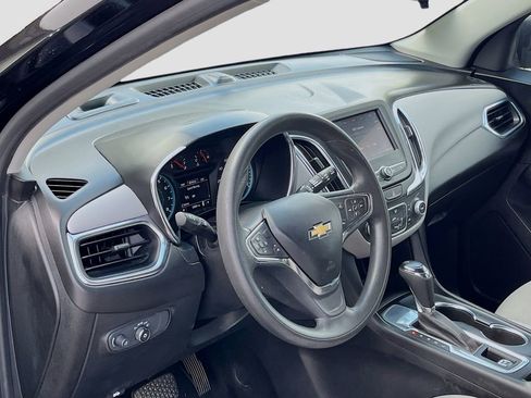 Used 2021 Chevrolet Equinox LS w/ LPO, Blackout Package FWD image 9