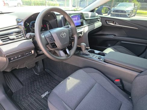 Used 2025 Toyota Camry LE FWD image 25