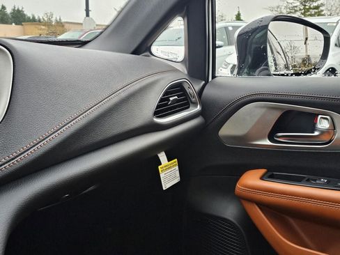 New 2026 Chrysler Pacifica Pinnacle image 24