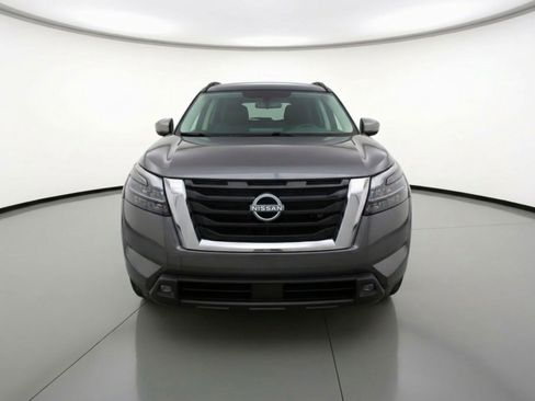 Used 2025 Nissan Pathfinder SV FWD image 2