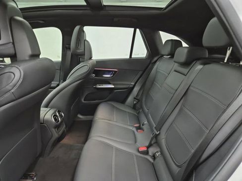 Used 2025 Mercedes-Benz GLC 300 image 16