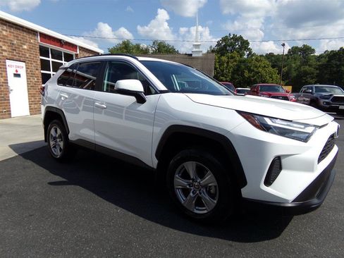 Used 2025 Toyota RAV4 XLE w/ Convenience Package FWD image 5