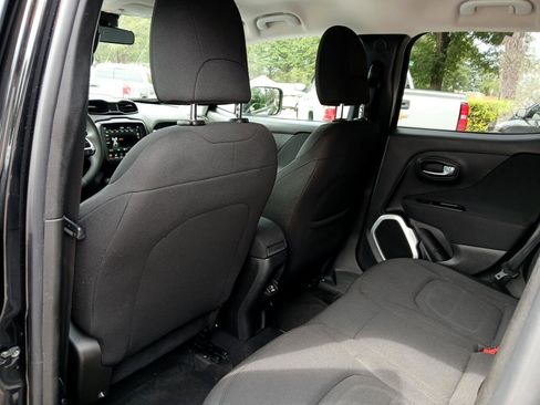 Used 2018 Jeep Renegade Latitude w/ UConnect 8.4 Nav Group image 12