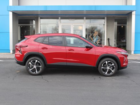 New 2026 Chevrolet Trax RS w/ Driver Confidence Package image 3