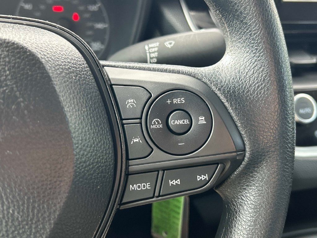 Used 2025 Toyota Corolla LE FWD image 21
