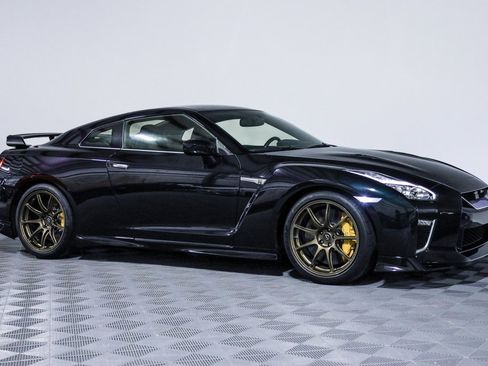 Used 2021 Nissan GT-R Premium image 7